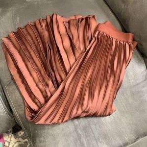 Long pleated skirt
